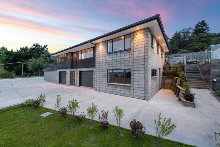 Photo of property in 6 West Terrace, Picton, 7220