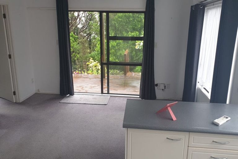 Photo of property in 50 Valley View Road, Glenfield, Auckland, 0629