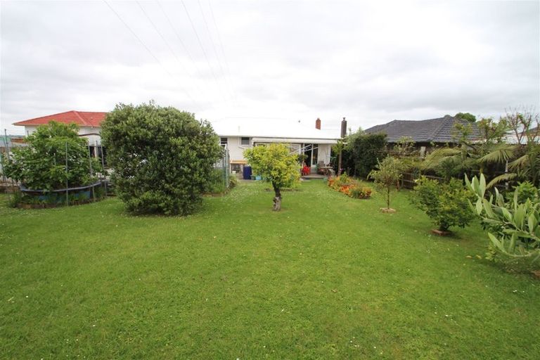 Photo of property in 50 Roberts Road, Te Atatu South, Auckland, 0610
