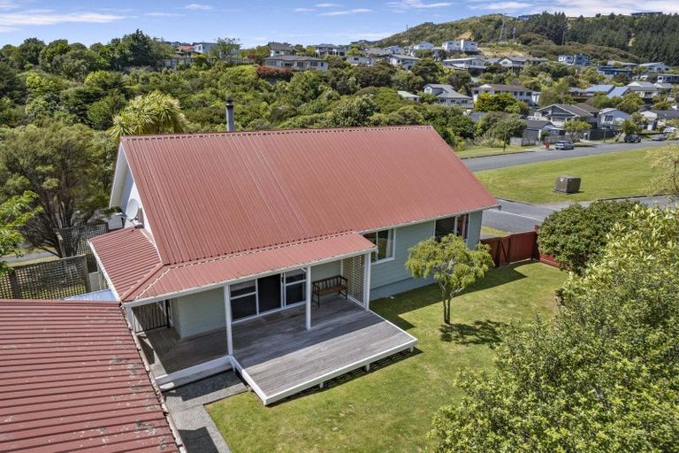Photo of property in 2 Seagull Place, Whitby, Porirua, 5024