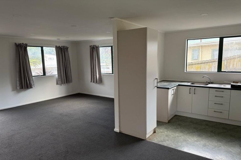 Photo of property in 10 Kaponga Crescent, New Lynn, Auckland, 0600
