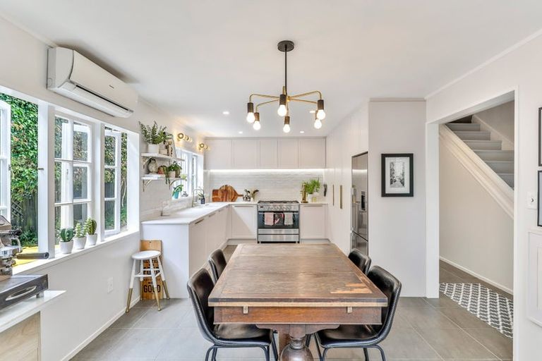 Photo of property in 119 Daffodil Street, Titirangi, Auckland, 0604