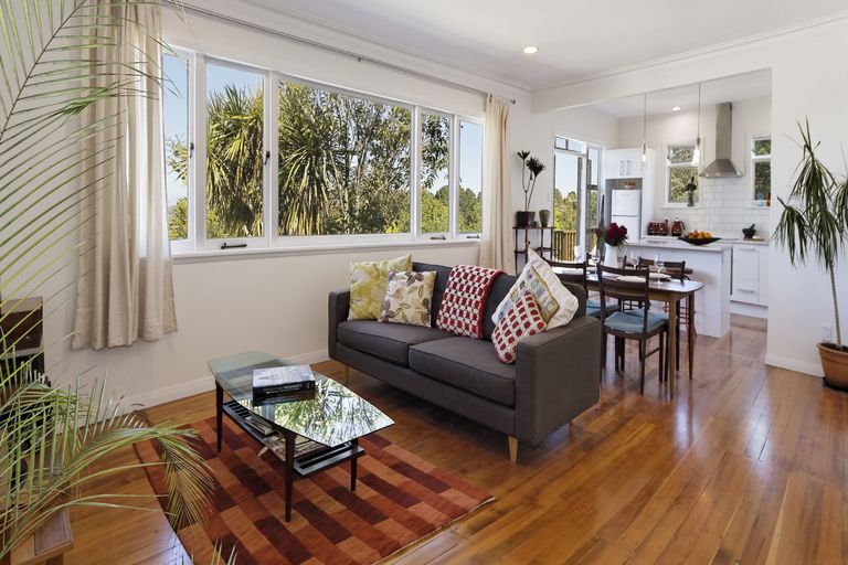 Photo of property in 3 Roland Hill, Glen Eden, Auckland, 0602