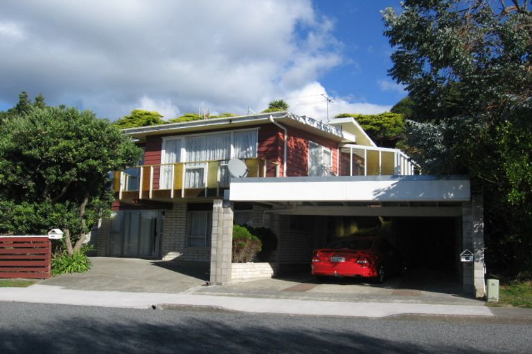 Photo of property in 59 Churton Drive, Churton Park, Wellington, 6037