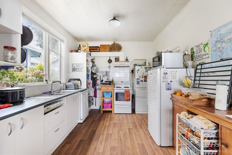 Photo of property in 128 Lyall Parade, Lyall Bay, Wellington, 6022