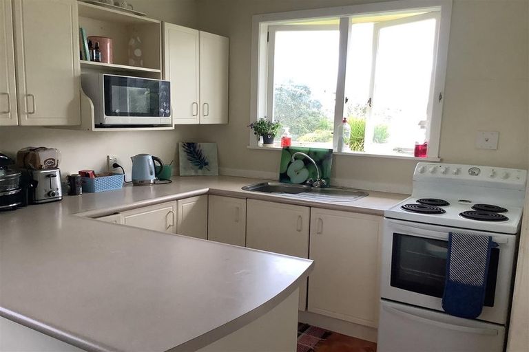 Photo of property in 18 Seaview Road, Glenfield, Auckland, 0629