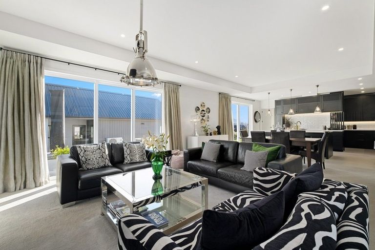 Photo of property in 33 Little Alpha Loop, Wanaka, 9305