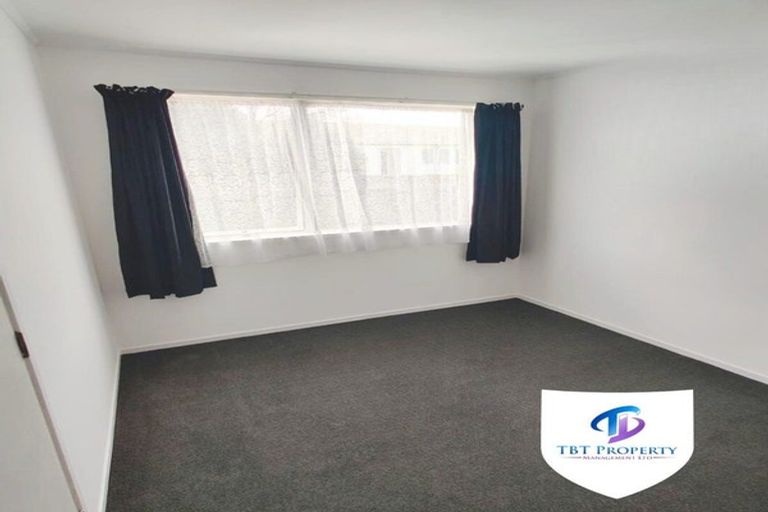 Photo of property in 18 Lipton Grove, Opaheke, Papakura, 2113