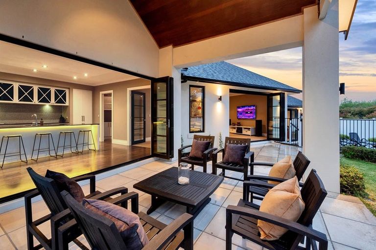 Photo of property in 23 Meteor Place, Schnapper Rock, Auckland, 0632