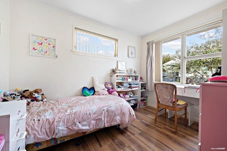 Photo of property in 48 Captain Scott Road, Glen Eden, Auckland, 0602