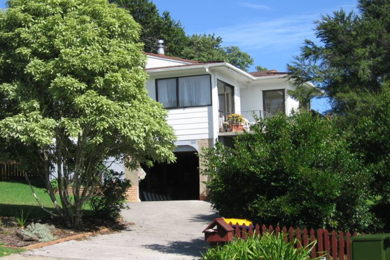 Photo of property in 8 Havelle Avenue, Titirangi, Auckland, 0604