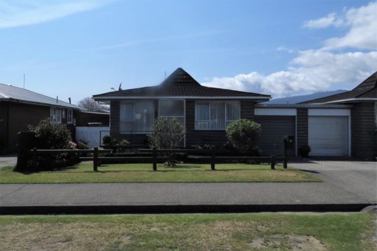 Photo of property in 25-27 Romilly Street, Westport, 7825