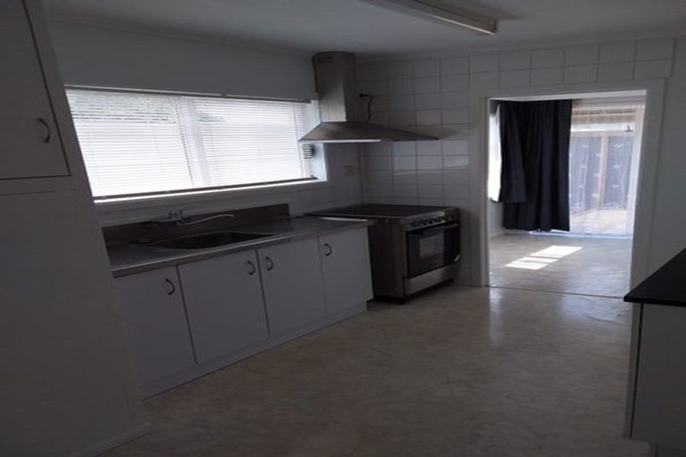 Photo of property in 2 Laureston Avenue, Papatoetoe, Auckland, 2025