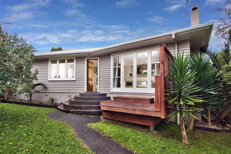 Photo of property in 24 Cutler Street, New Lynn, Auckland, 0600