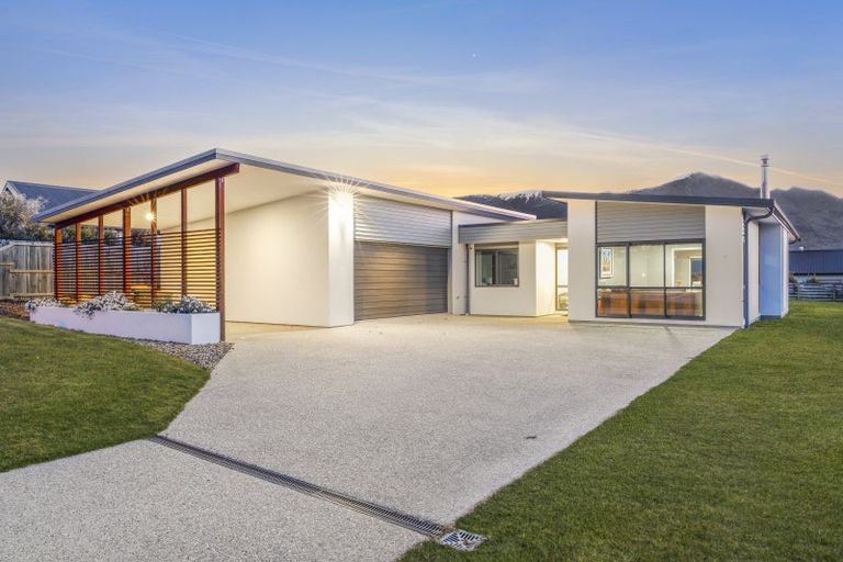 Photo of property in 7 Centre Crescent, Wanaka, 9305