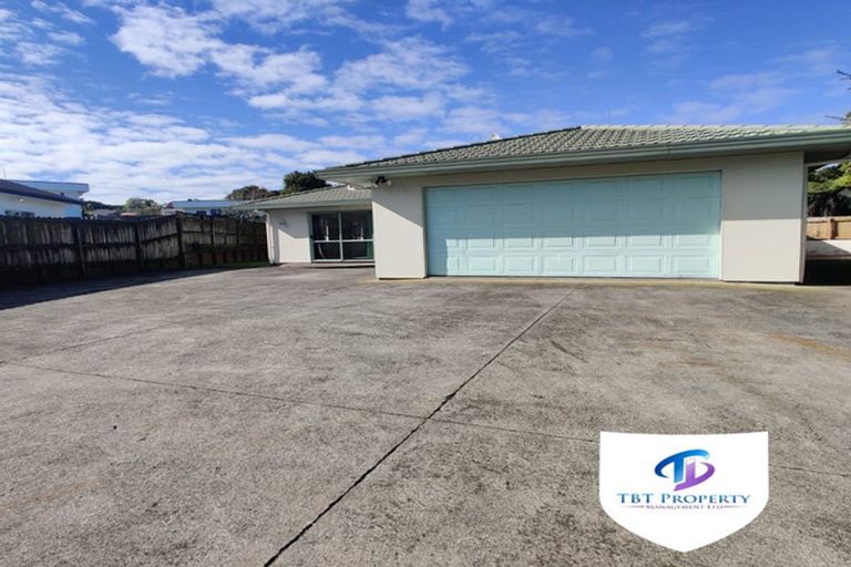 Photo of property in 14 Crail Court, Totara Heights, Auckland, 2105