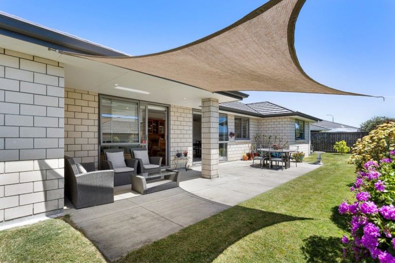 Photo of property in 8 Livingstone Drive, Papamoa Beach, Papamoa, 3118