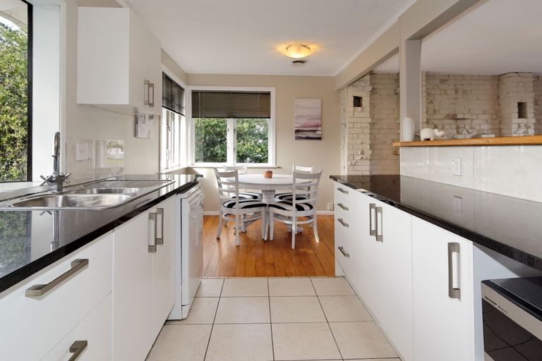 Photo of property in 24 Cutler Street, New Lynn, Auckland, 0600