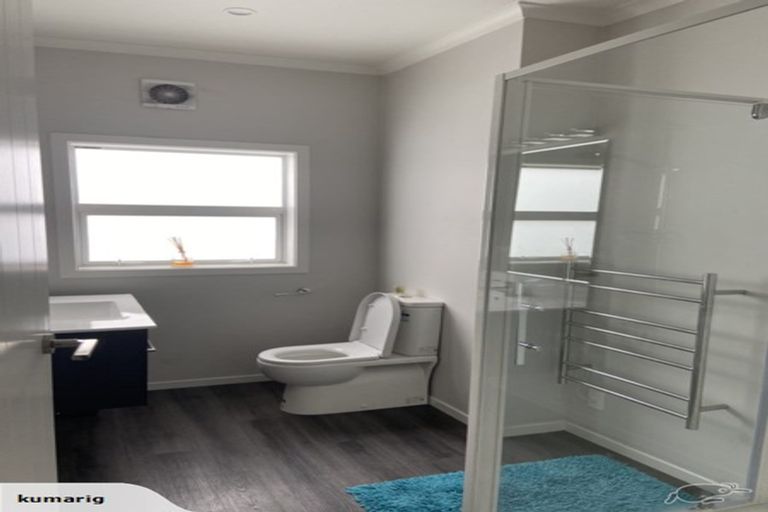 Photo of property in 124 Amesbury Drive, Churton Park, Wellington, 6037