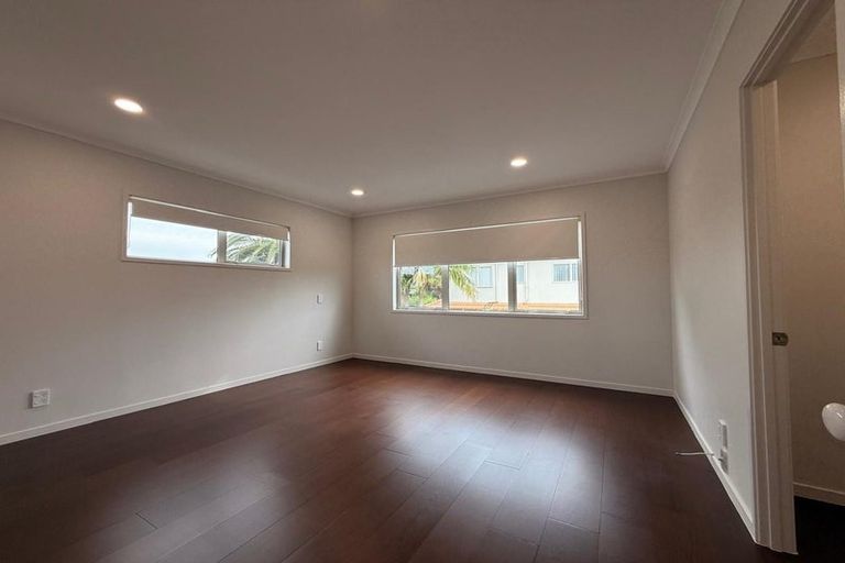 Photo of property in 2 Corta Bella Place, Golflands, Auckland, 2013