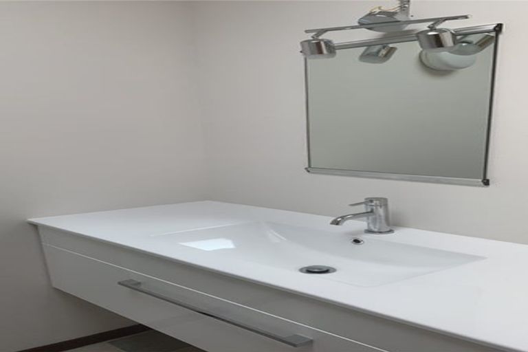 Photo of property in 70 Nimmo Avenue East, Waikanae, 5036