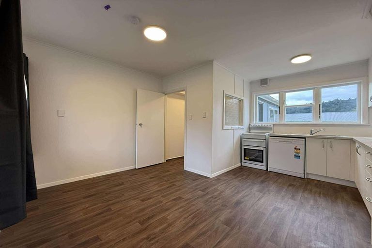 Photo of property in 11 Wainhouse Street, Stokes Valley, Lower Hutt, 5019