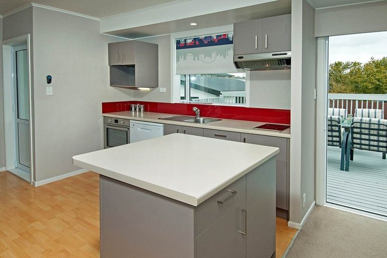 Photo of property in 9 Edgerton Road, Te Atatu Peninsula, Auckland, 0610