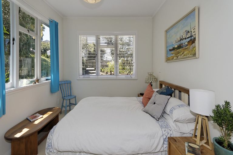 Photo of property in 3 Roland Hill, Glen Eden, Auckland, 0602