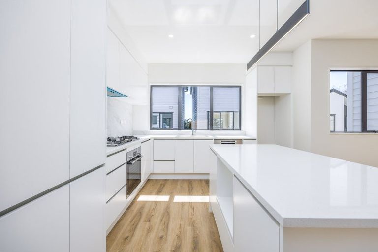 Photo of property in 17b Hogans Road, Glenfield, Auckland, 0629