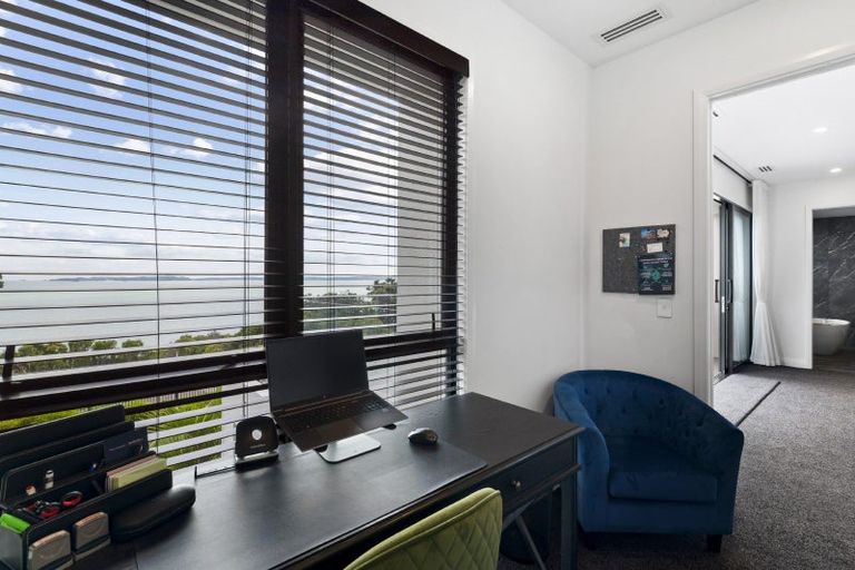 Photo of property in 90 Marine Parade, Mellons Bay, Auckland, 2014