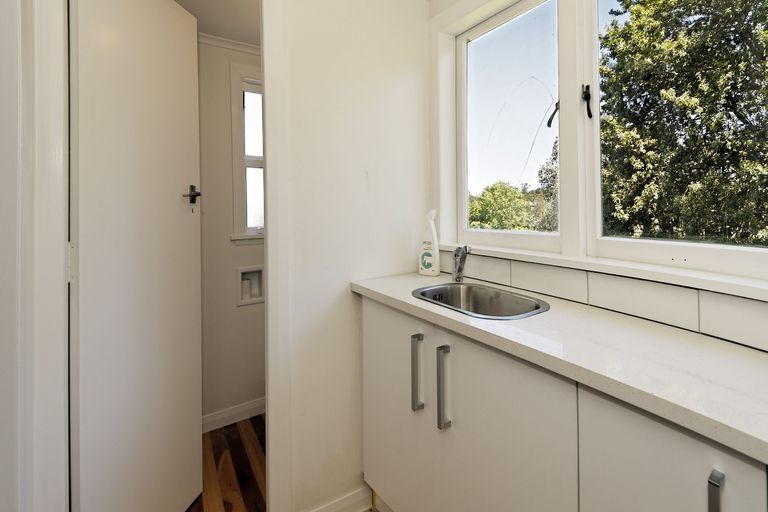 Photo of property in 3 Roland Hill, Glen Eden, Auckland, 0602