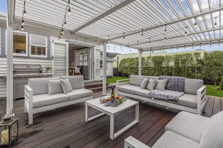 Photo of property in 4 Beauchamp Street, Tawa, Wellington, 5028