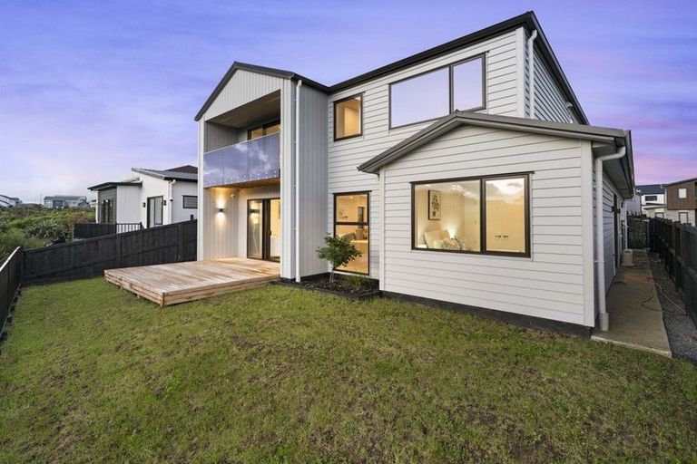 Photo of property in 17 Seagreen Avenue, Rosehill, Papakura, 2113