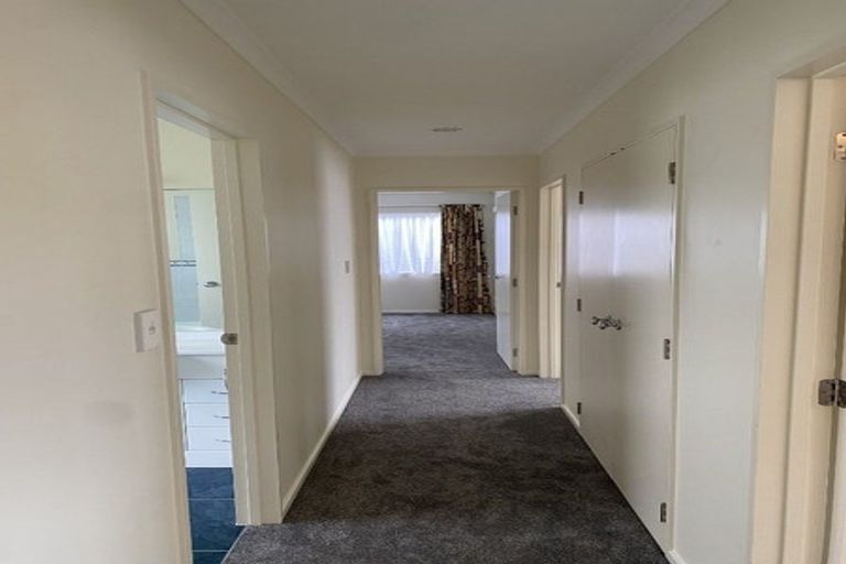 Photo of property in 40 Sunvista Avenue, Oteha, Auckland, 0632