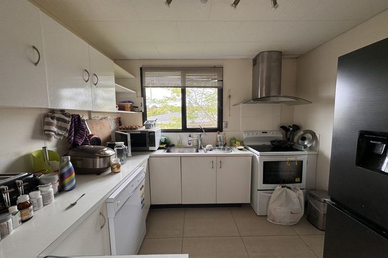 Photo of property in 1/39 Caribbean Drive, Unsworth Heights, Auckland, 0632