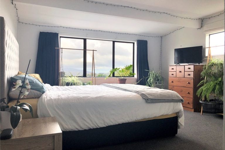 Photo of property in 17 Cobar Close, Maupuia, Wellington, 6022