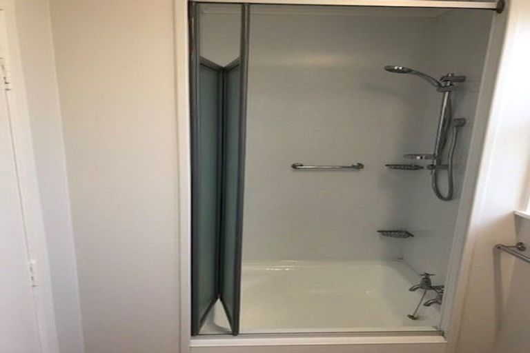 Photo of property in 27 Hautana Square, Woburn, Lower Hutt, 5010