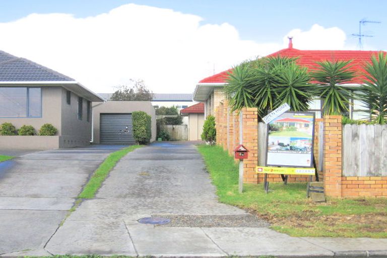 Photo of property in 2/8 Waller Avenue, Bucklands Beach, Auckland, 2012