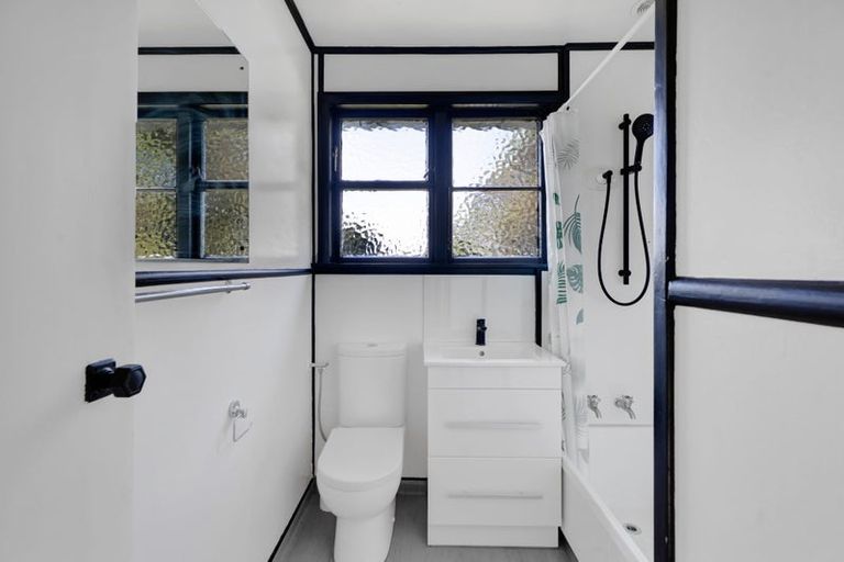 Photo of property in 117 Frankley Road, Frankleigh Park, New Plymouth, 4310