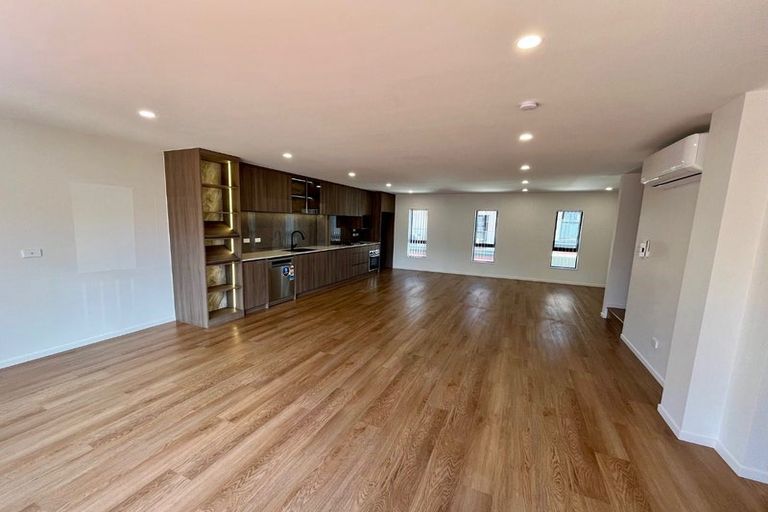 Photo of property in 41a Kelwyn Road, Kelston, Auckland, 0602