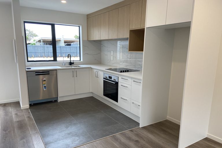 Photo of property in 11/5 Hikurangi Street, Te Atatu Peninsula, Auckland, 0610