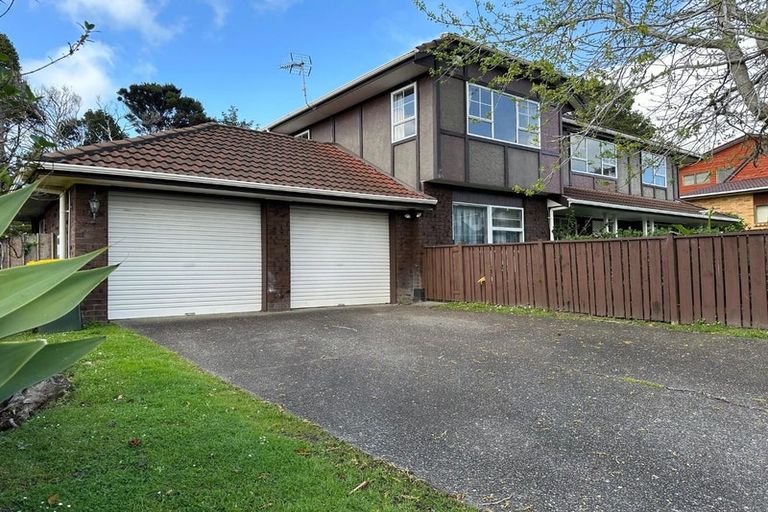 Photo of property in 11 Ravenstone Place, Chatswood, Auckland, 0626