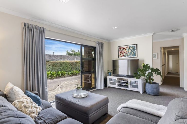 Photo of property in 136 Lynwood Road, New Lynn, Auckland, 0600