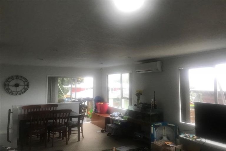 Photo of property in 98 Reynella Drive, Massey, Auckland, 0614