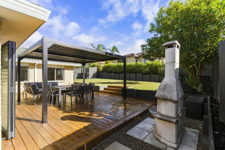 Photo of property in 71 Kath Hopper Drive, Orewa, 0931