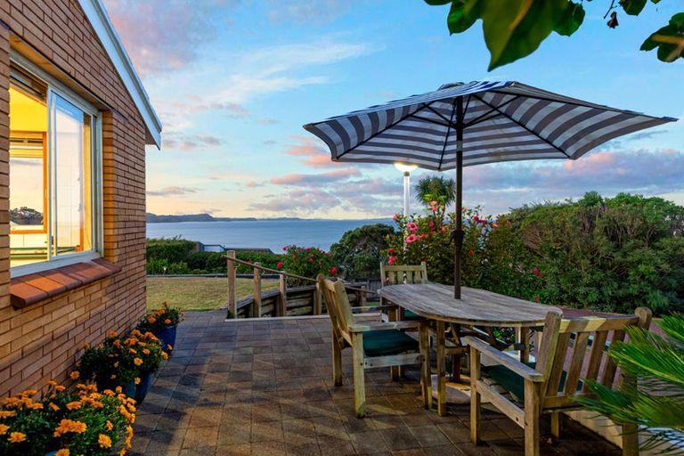 Photo of property in 30 Upper Chelverton Drive, Red Beach, 0932