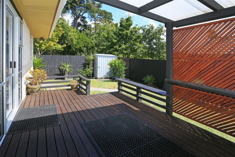 Photo of property in 2/201 Henderson Valley Road, Henderson, Auckland, 0612