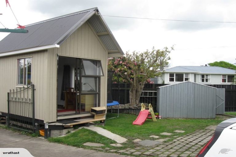 Photo of property in 1 Perth Place, Awapuni, Palmerston North, 4412