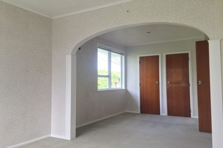 Photo of property in 12 Bridgens Avenue, Te Atatu Peninsula, Auckland, 0610