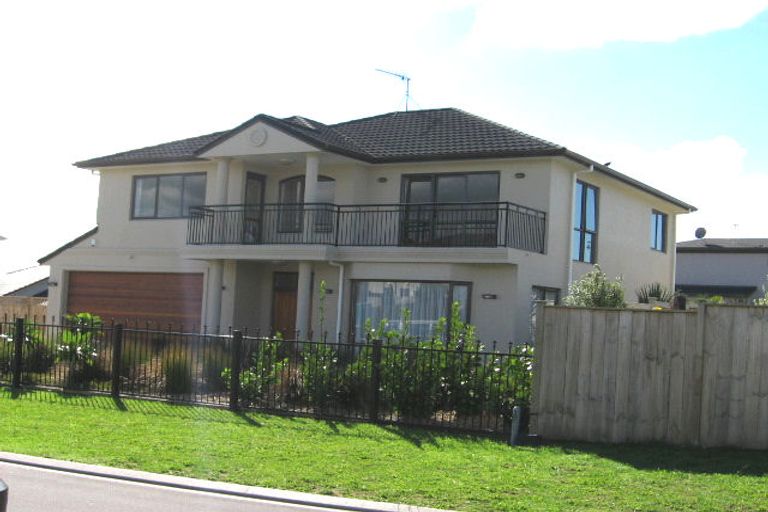 Photo of property in 4 Matau Rise, Te Atatu Peninsula, Auckland, 0610